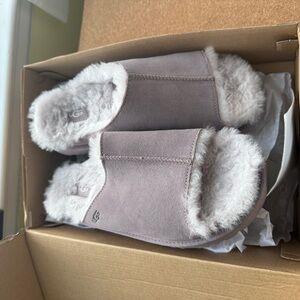 UGG SGRP Greenport Slide Sandals Lavender